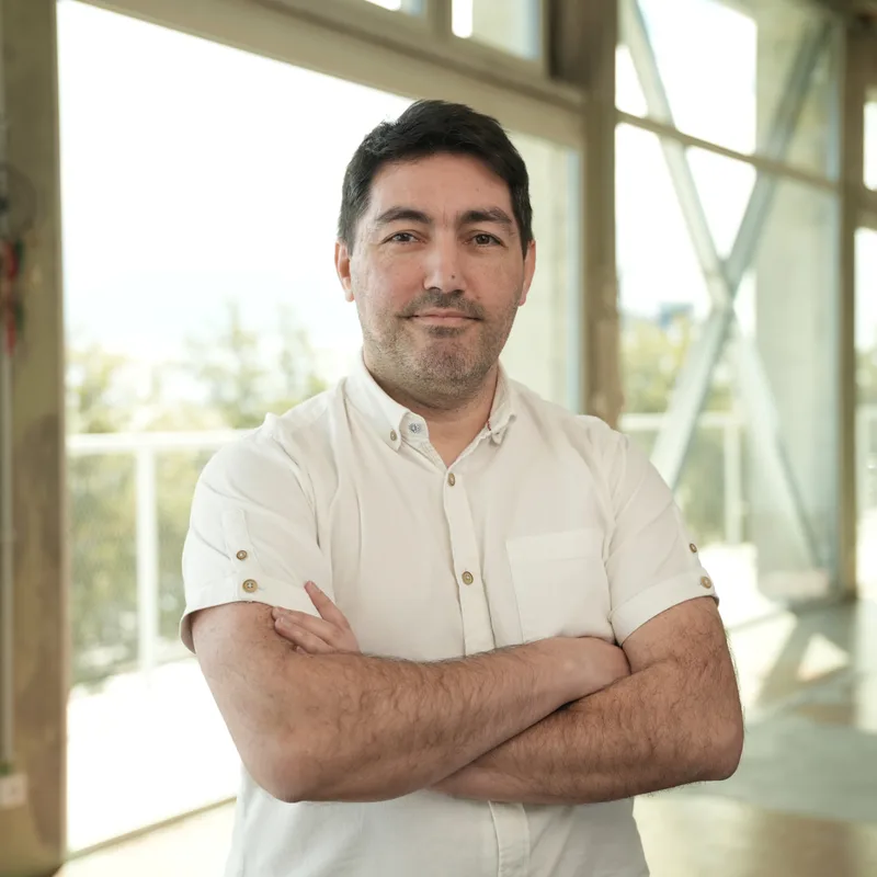 Portrait of Ricardo Luiz on the Human x Intelligent podcast