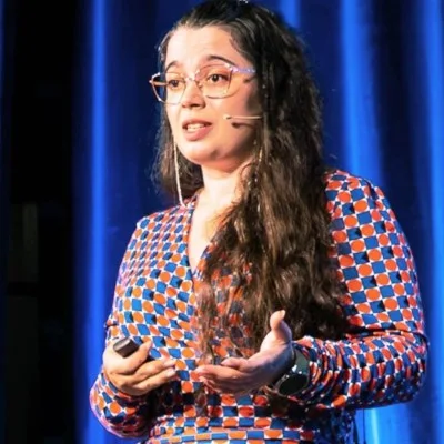 Portrait of Joana Cerejo on the Human x Intelligent podcast