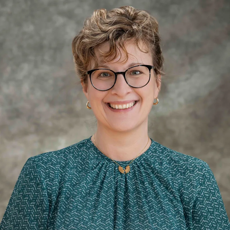 Portrait of Krasi Bozhinkova on the Human x Intelligent podcast